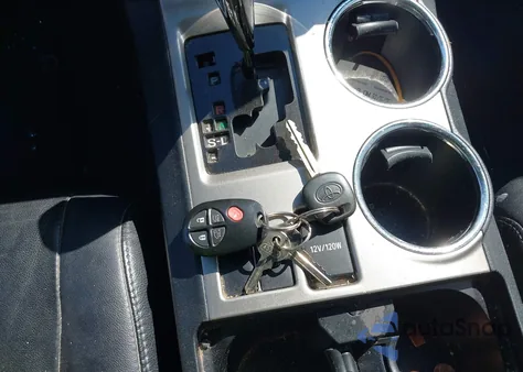 2012 Toyota Highlander Se V6 z USA, uszkodzony, nr VIN 5TDZK3EH4CS086979